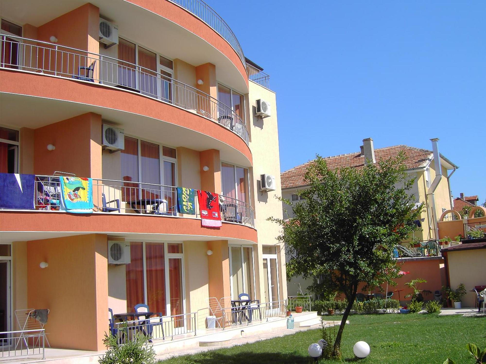 Family Hotel Deja Vu Равда Екстер'єр фото